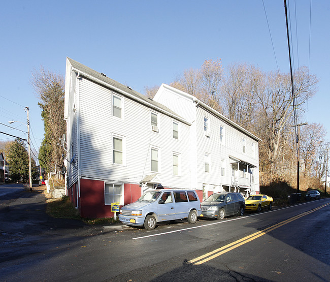 83 Main St in Ravena, NY - Foto de edificio - Building Photo