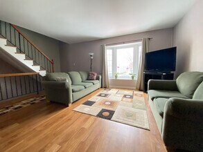 1949 Governors Ln in Hoffman Estates, IL - Building Photo - Building Photo