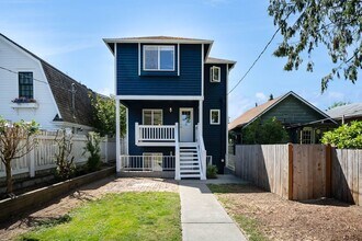 2006 42nd Ave E in Seattle, WA - Building Photo - Building Photo