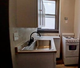 131 E 2nd St, Unit 5 Lower Back Efficiency in Fond du Lac, WI - Building Photo - Building Photo