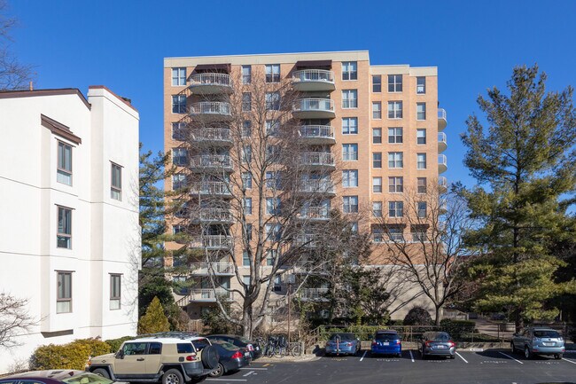 Madison Park in Bethesda, MD - Building Photo - Building Photo