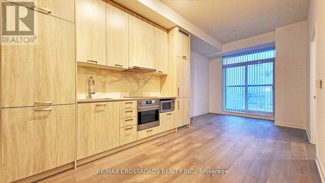 10-510 Honeycrisp Cres in Vaughan, ON - Building Photo - Building Photo