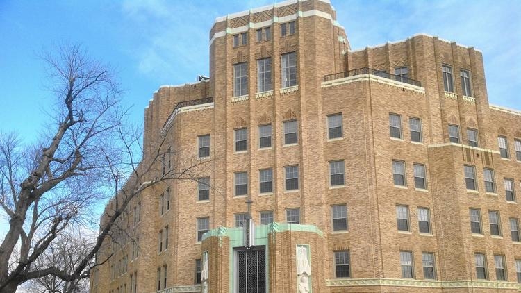 St. Charles Apartments in Aurora, IL - Building Photo