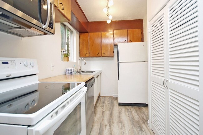 property at 2305 N Berkshire Rd