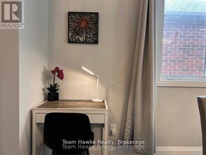 152 Bishop Dr in Barrie, ON - Building Photo - Building Photo