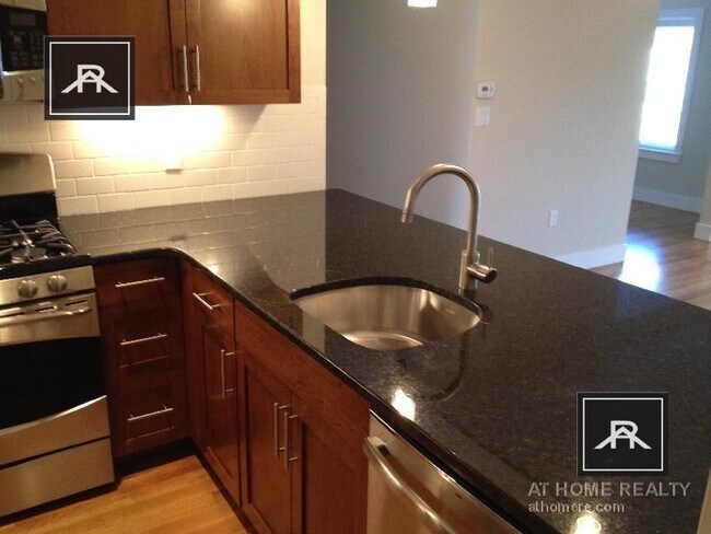 323 Hammond Pond Pkwy in Newton, MA - Building Photo - Building Photo