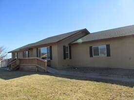 585 N Mesa St in Susanville, CA - Building Photo