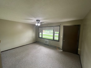 409 Angie St in Sanborn, IA - Foto de edificio - Building Photo