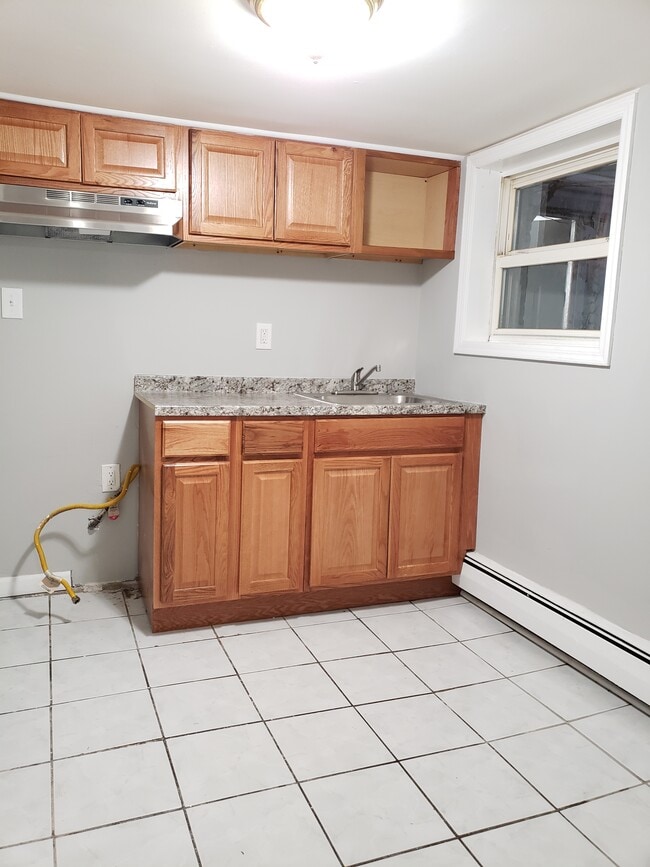 599 Bramhall Ave, Unit Basement
