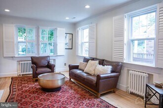 1105 20th St S in Arlington, VA - Foto de edificio - Building Photo