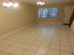 586 Westree Ln in Plantation, FL - Building Photo - Building Photo