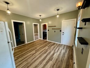 61 John St, Unit 2 in Pawtucket, RI - Foto de edificio - Building Photo