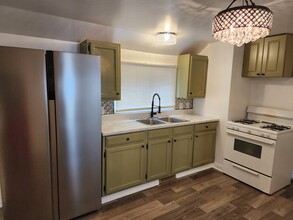 1709 Adelaide St in Midland, MI - Building Photo - Building Photo