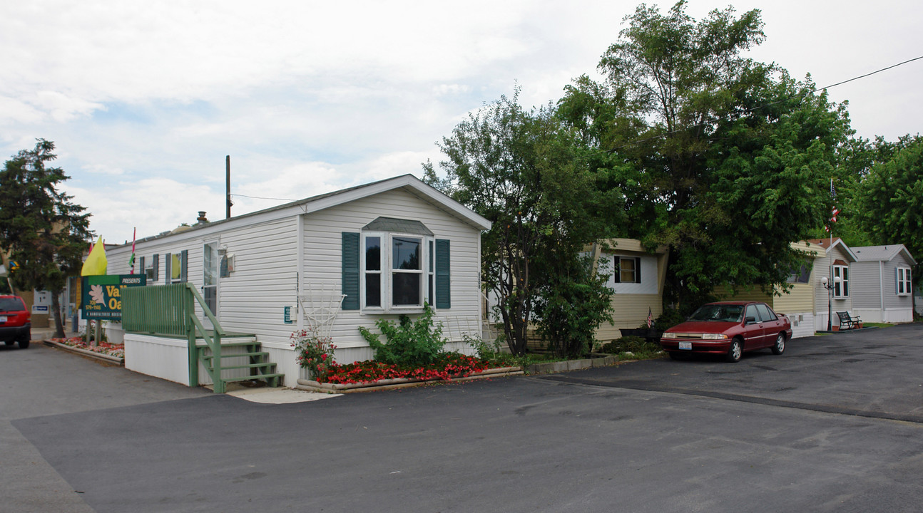 Valley Oaks in La Grange, IL - Building Photo