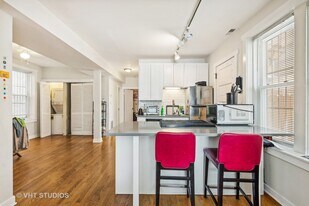 1018 W Roscoe St, Unit 1 in Chicago, IL - Building Photo