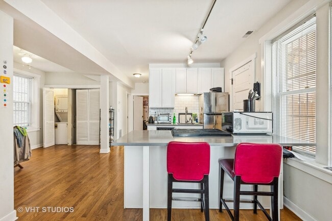 1018 W Roscoe St, Unit 1