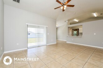 3317 20th St W in Lehigh Acres, FL - Foto de edificio - Building Photo