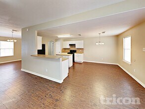 220 Kellyn Ct in Conroe, TX - Foto de edificio - Building Photo