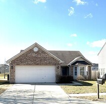 574 Springtree Lane in Avon, IN - Building Photo