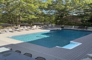 30 Squires Blvd in Hampton Bays, NY - Building Photo