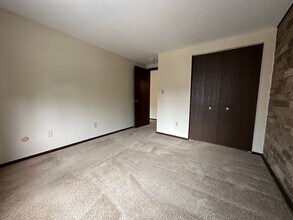 301-312 Kellywood Manor in New Kensington, PA - Building Photo - Building Photo