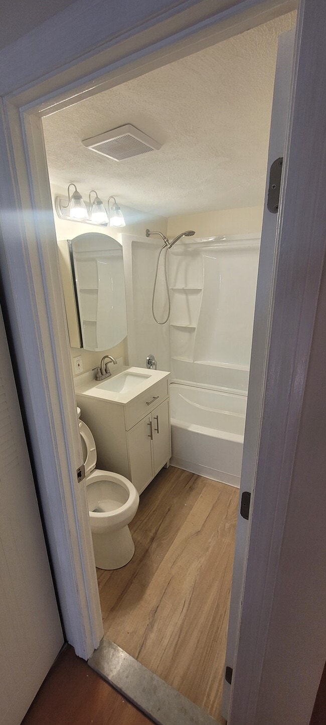 773 Massachusetts Ave, Unit B5 in Boxborough, MA - Foto de edificio - Building Photo