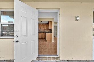 3660 SW 60th Ave in Davie, FL - Building Photo - Building Photo