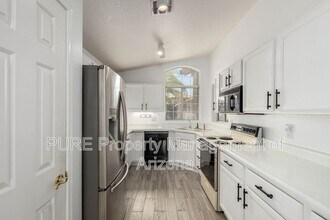 11530 W Pronghorn Ct in Surprise, AZ - Building Photo - Building Photo