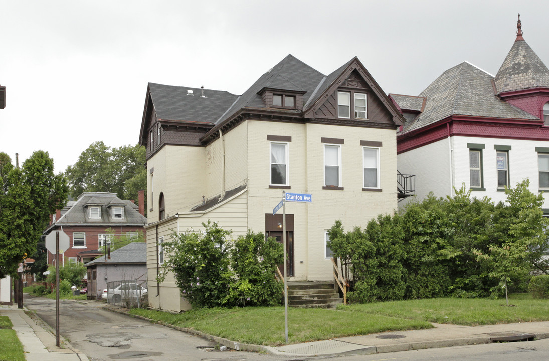 5464 Stanton Ave in Pittsburgh, PA - Building Photo