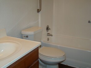 10064 S Nob Hill Cir in Tamarac, FL - Building Photo - Building Photo