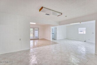 6616 Columbus Cir in Ocean Springs, MS - Building Photo - Building Photo