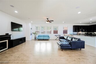 5484 Sentinel Point Ct in Las Vegas, NV - Building Photo - Building Photo