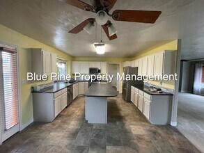 810 Tennis Ct Dr in Ammon, ID - Building Photo - Building Photo