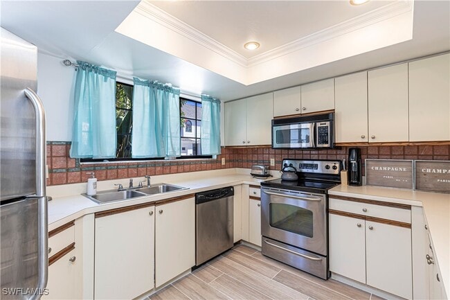 property at 870 Meadowland Dr