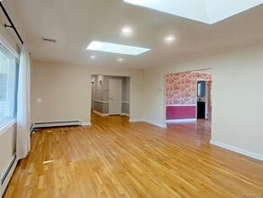 48 Bayberry Ave in Garden City, NY - Building Photo - Building Photo