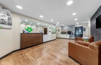 Furnished Studio-Miami - Airport - Doral - in Miami, FL - Building Photo - Building Photo