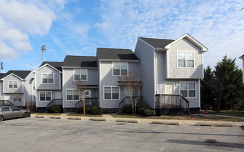 Courtyards At Fishing Creek - Tax Credit in Chesapeake Beach, MD - Foto de edificio - Building Photo