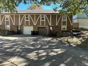 3801 NE Colonial Dr, Unit 3801 in Lee's Summit, MO - Building Photo - Building Photo