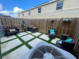 456 NE 4th St in Florida City, FL - Building Photo