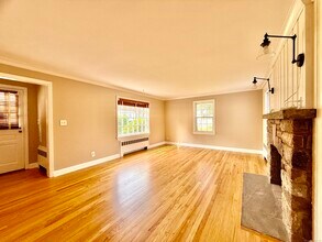 14 Hedge Dr in Norwalk, CT - Building Photo - Building Photo