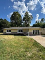 614 W Kerr St in Springfield, MO - Building Photo