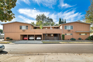 4556 Vista Del Monte Ave in Sherman Oaks, CA - Building Photo - Building Photo