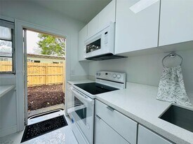 407 SE 14th Ct in Fort Lauderdale, FL - Building Photo