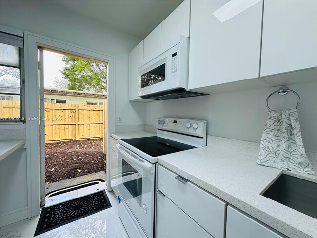 property at 407 SE 14th Ct