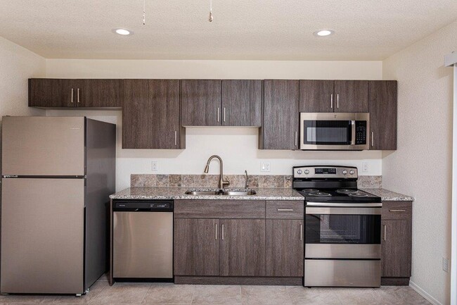 2094 Swanson Ave, Unit C102 in Lake Havasu City, AZ - Foto de edificio - Building Photo