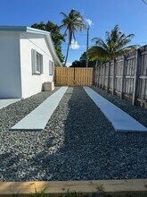 205 NW 7th Ct in Deerfield Beach, FL - Building Photo - Building Photo