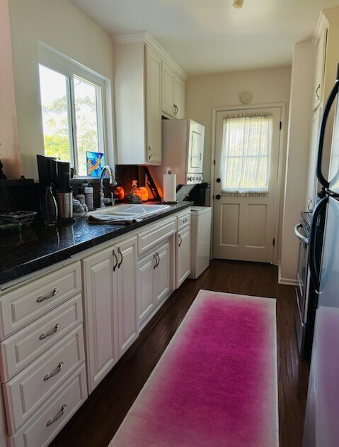 1402 Wellesley Dr in Glendale, CA - Foto de edificio - Building Photo