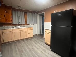 135 W 1st St, Unit 01 lower back apt in Corning, NY - Building Photo - Building Photo