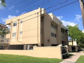 300 Madeira Ave-Unit -304 in Coral Gables, FL - Building Photo - Building Photo