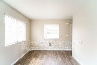 10762 NE Prescott St in Portland, OR - Building Photo - Building Photo